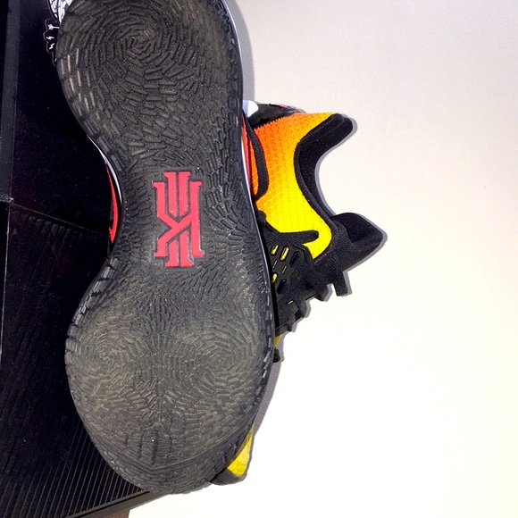 Kyrie low 2 sunset - Picture 2 of 3